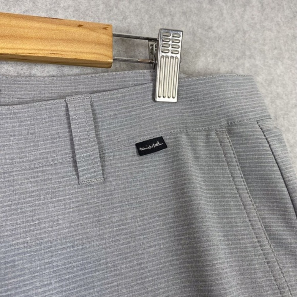 Travis Mathew Shorts Mens 36 Golf Grey Striped Performance Chino - Picture 3 of 7